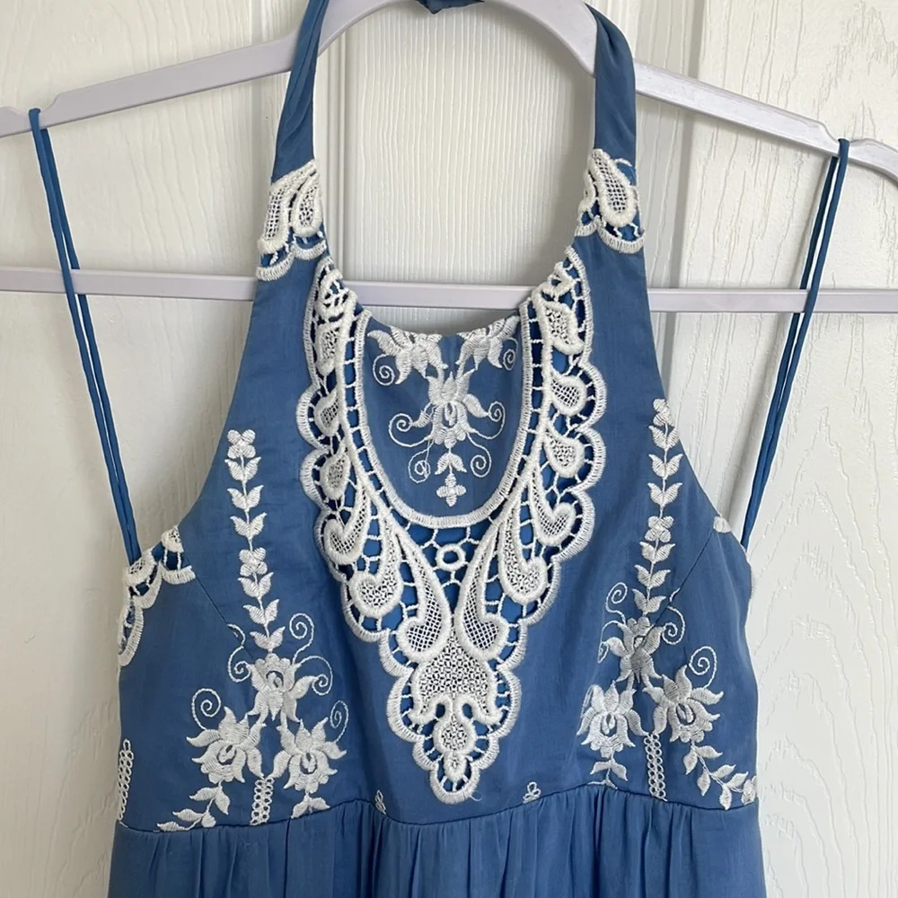 Dolce Vita Halter Blue Embroidered Dress - Picture 4 of 4